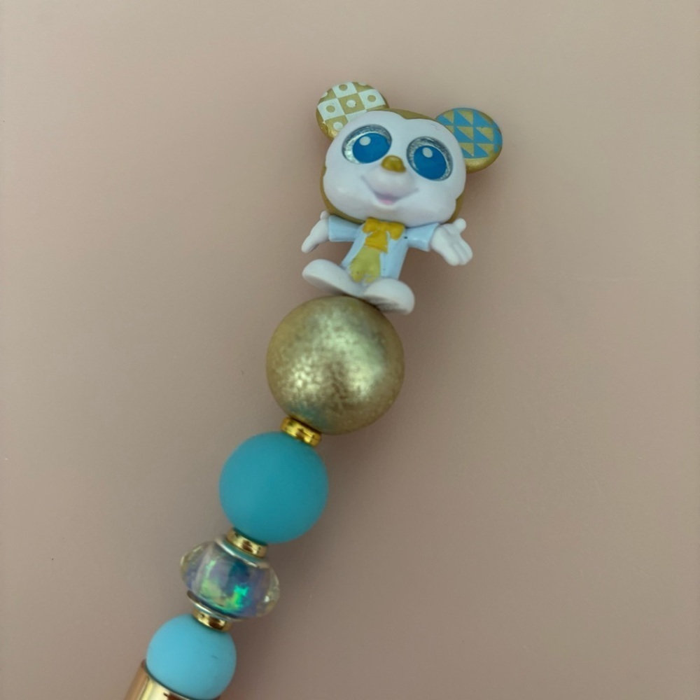 Disney Doorables: Mickey Mouse: Wonderland Mickey Mouse handmade beaded pen